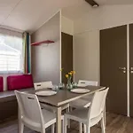Mobil Confortable Avec Terrasse A - Api-1-52-478 营地
