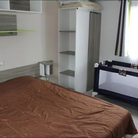 Mobil Confortable Avec Terrasse à - Api-1-52-478
