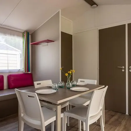 Mobil Confortable Avec Terrasse A - Api-1-52-478 مكان تخييم