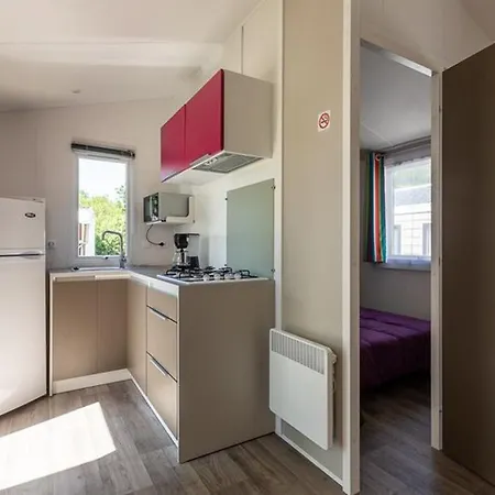 مكان تخييم Mobil Confortable Avec Terrasse A - Api-1-52-478 *